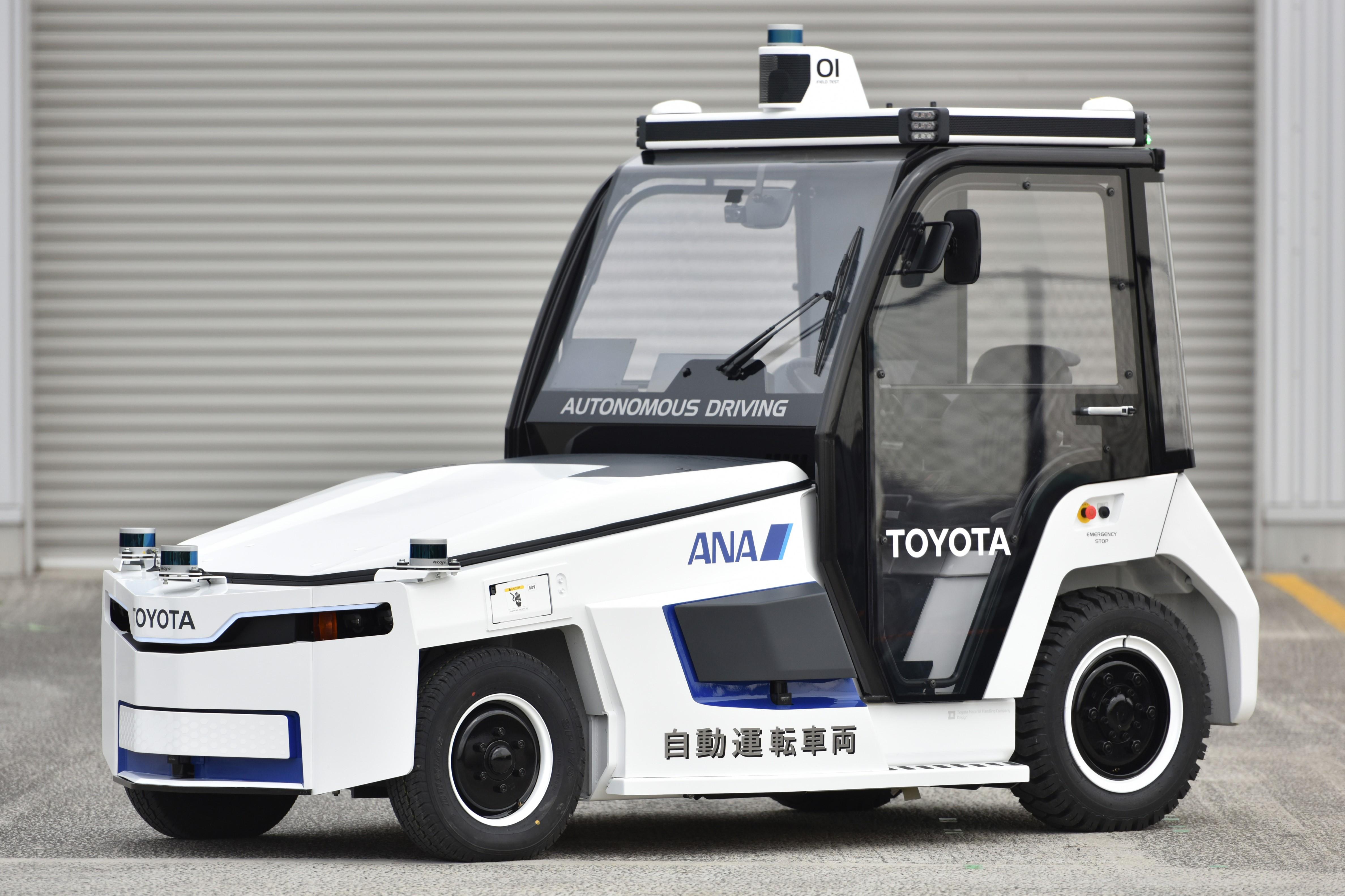 航空機・ヘリコプター ANA KOMATSU TOWBARLESS TRACTOR ANA All Nippon WT500E Towing Tractor | Modelsnavigator.com